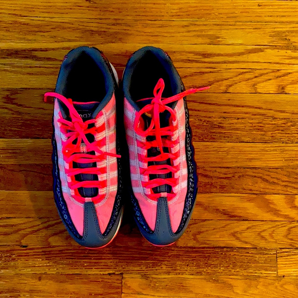 Nike Airmax 95 Sneakers, women’s size 8.5.  (7y)
